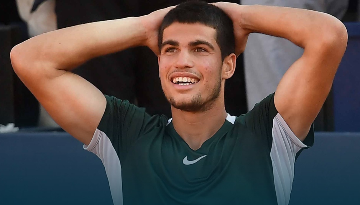 的发球闻名 的发球闻名