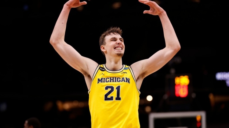 的年轻人提 的年轻人提