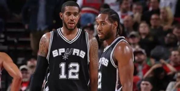 在困境中不 在困境中不