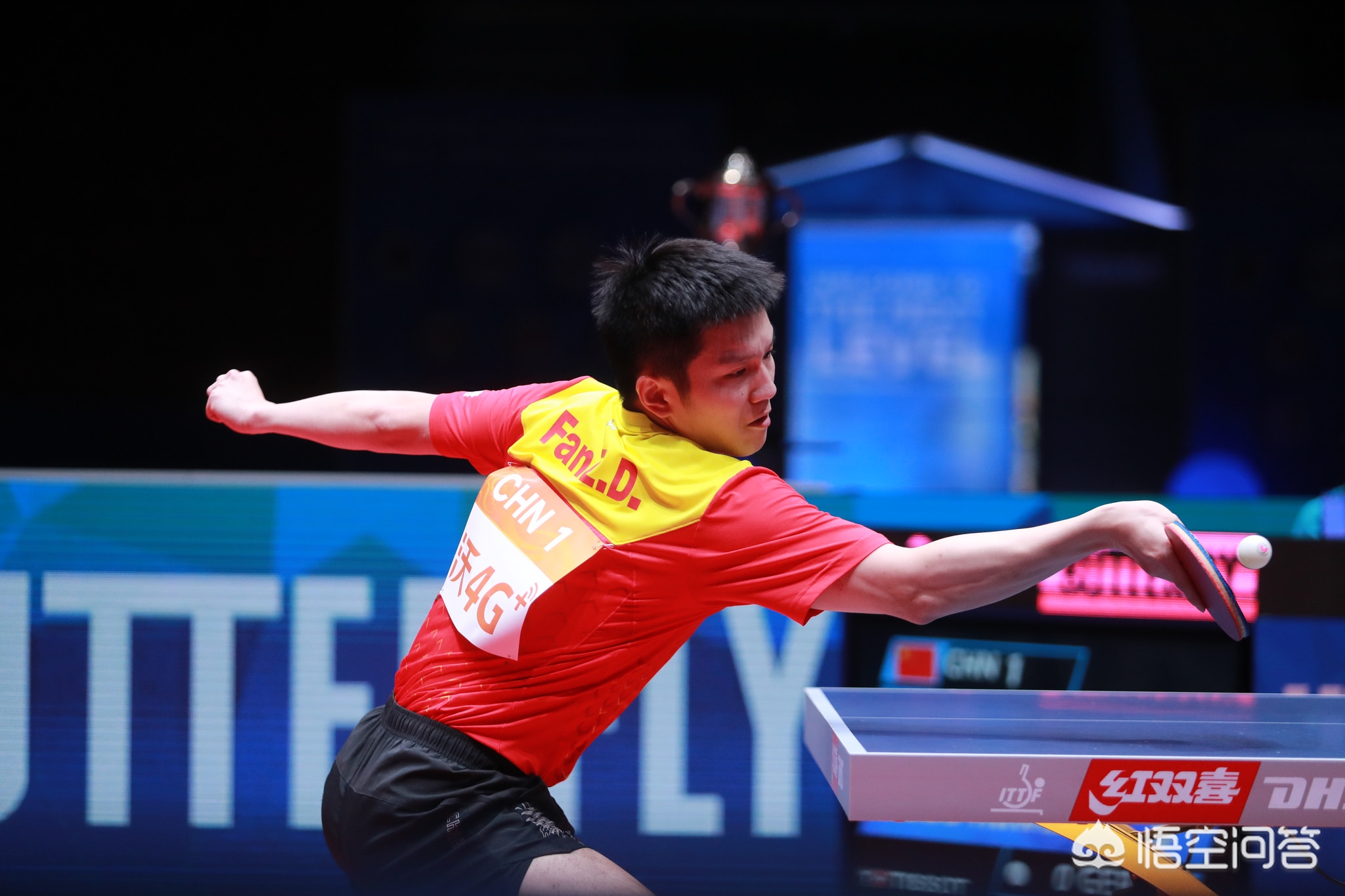 击到面部 击到面部